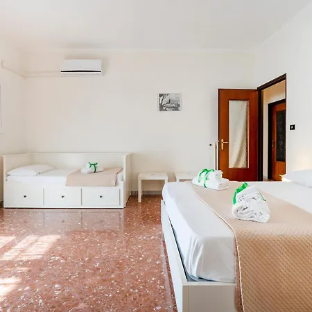 Guesthost - Dimora Musica E Mare Apartamento