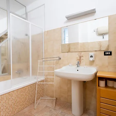 Guesthost - Dimora Musica E Mare Apartamento *